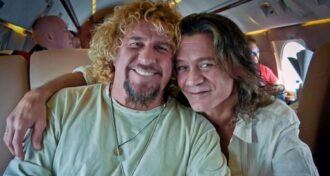 Van Halen Alex não está fazendo justiça ao legado musical do irmão. Não reconhecer os 10 anos de música é uma blasfêmia, diz Sammy Hagar