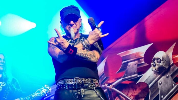 Accept eu bebo muita cerveja, brinca Mark Tornillo sobre os cuidados para manter sua voz em forma