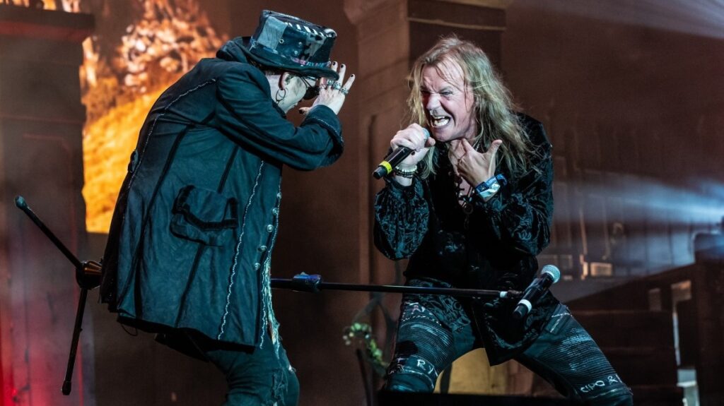 Avantasia consigo ouvir meu amor pelas músicas mais rápidas do Iron Maiden sangrando aqui, diz Tobias sobre nova música Phantasmagoria