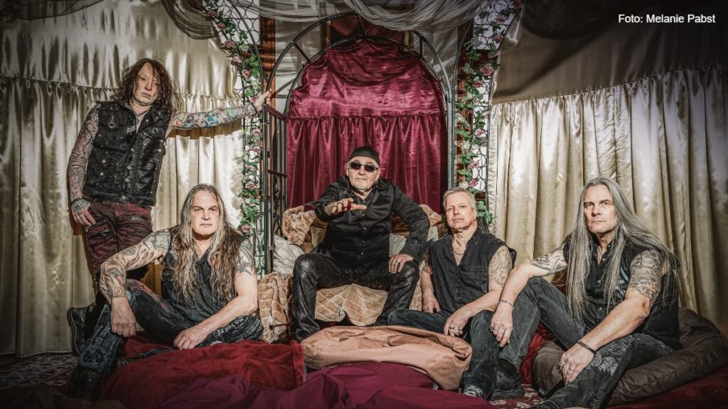 Black & Damned: Novo álbum "Resurrection" será lançado em março. Ouça o segundo single "Bounded By The Moon"
