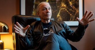 Bruce Dickinson se alguém colocar na internet que um queijo é um método de controle mental, algum idiota vai acreditar