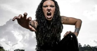 Crypta meu propósito não é apenas tocar ou falar sobre música. É também usar minha voz pelos que não podem falar e pelos que sofrem, diz Fernanda Lira