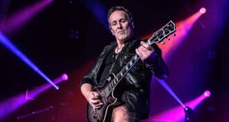 Def Leppard se apresenta sem Vivian Campbell no seu primeiro show de 2025