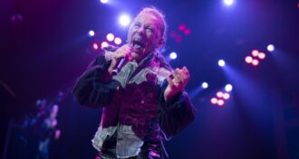 Iron Maiden Você não pode subestimar a conquista deles com este álbum. Ajudou a empurrar o Metal para o mainstream, diz Bruce Dickinson sobre o Black Album