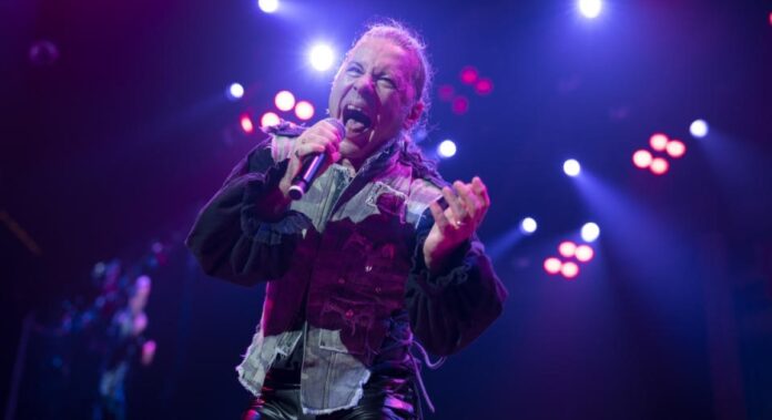 Iron Maiden Você não pode subestimar a conquista deles com este álbum. Ajudou a empurrar o Metal para o mainstream, diz Bruce Dickinson sobre o Black Album