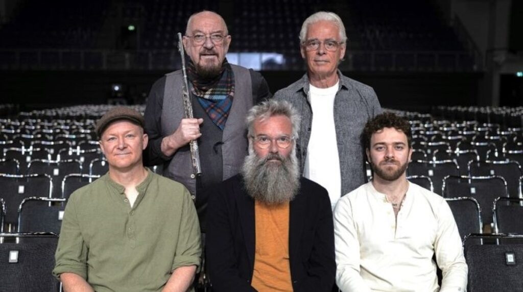 Jethro Tull ícones do Prog Rock lançarão novo álbum Curious Ruminant em março; Ouça o primeiro single