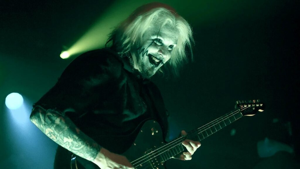 John 5 sobre o filme "The Wall", baseado no álbum do Pink Floyd: "cheguei em casa e vomitei. Isso realmente me assustou"