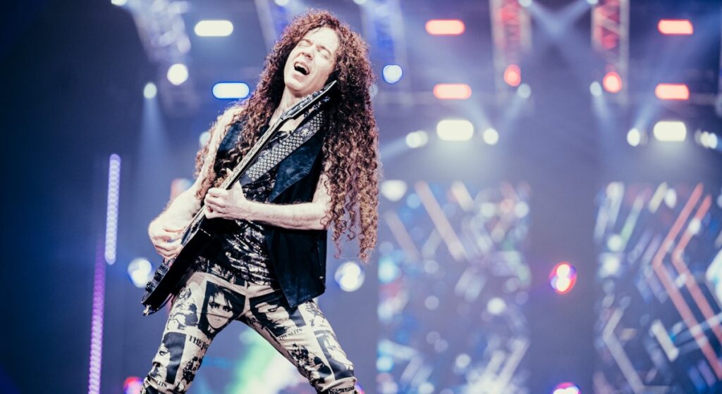 Marty Friedman Todos no mundo do Heavy Metal, Hard Rock e guitarra devem muito a ele”