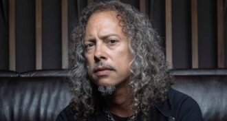 Metallica As pessoas vão odiar, mas me deixa louco ter que tocar aquele solo de guitarra em 'Master of Puppets' toda vez, diz Kirk Hammett