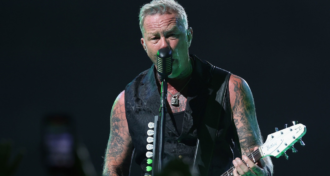Metallica Minha opinião fica comigo. Eu sou um cantor e guitarrista em uma banda de rock. Eu odeio política, disse James Hetfield