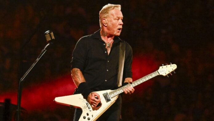 Metallica eu sei que individualmente somos todos músicos realmente medianos, diz James Hetfield