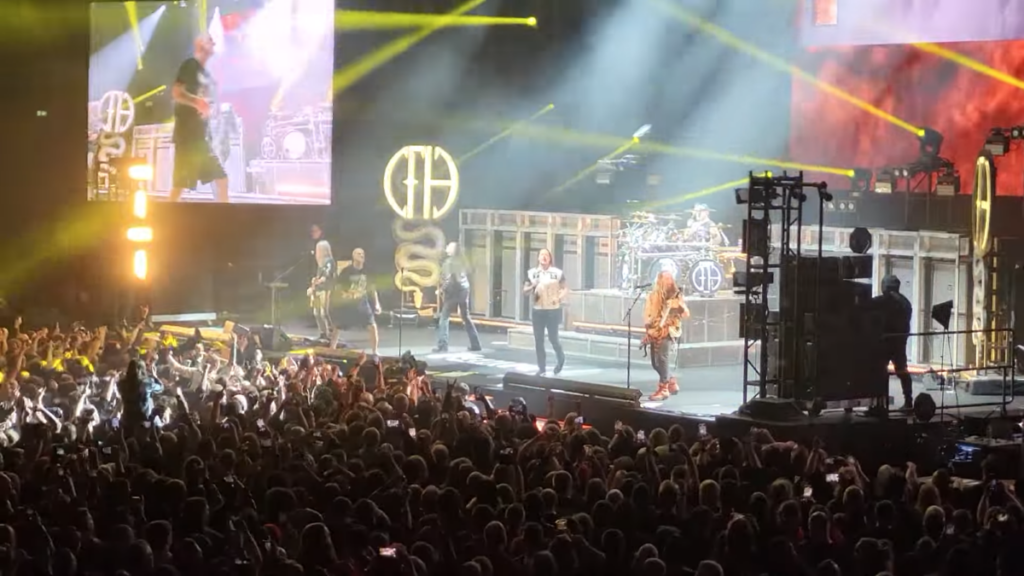 Pantera e membros do Satyricon se unem para cantar Walk, em Oslo, Noruega (confira!)