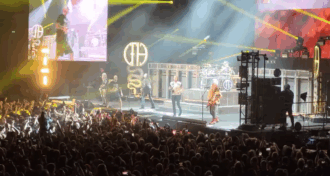 Pantera e membros do Satyricon se unem para cantar Walk, em Oslo, Noruega (confira!)