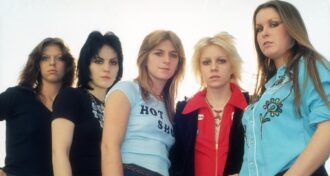 Runaways Os primeiros shows eram como os dias em que as pessoas costumavam ser mortas na praça da cidade, diz Joan Jett