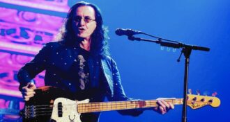 Rush Sou ateu, não acredito em Deus, mas amo ser judeu por todos esses motivos, diz Geddy Lee