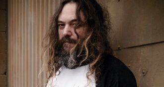 Sepultura Em vez de encará-las apenas como algo do passado, posso fazer coisas com elas que tornam emocionante ser um músico, diz Max sobre regravações
