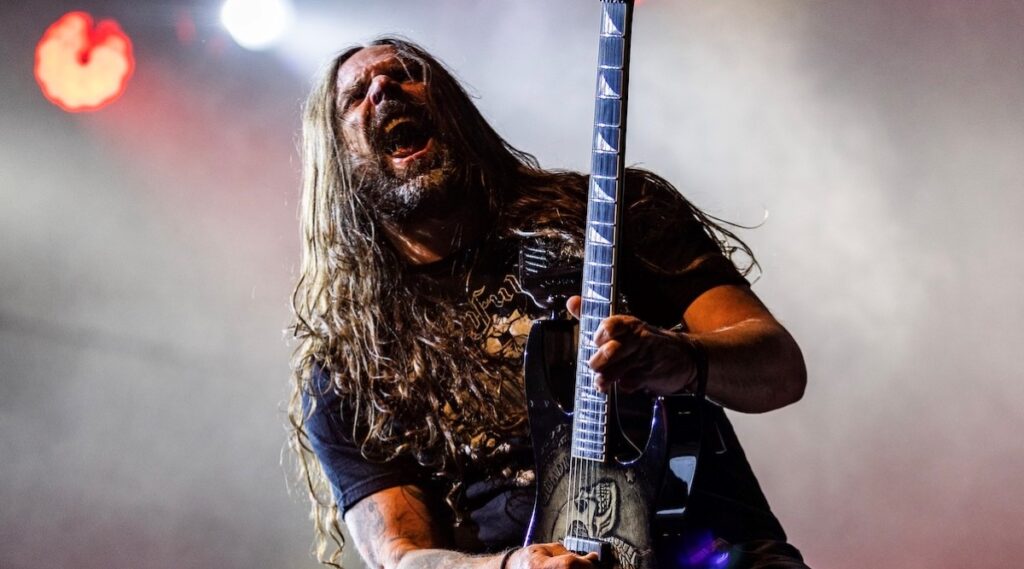 Sepultura Eu acho que eles fazem um desserviço ao próprio passado. É triste!, diz Andreas Kisser sobre regravações dos irmãos Cavalera