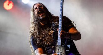 Sepultura Eu acho que eles fazem um desserviço ao próprio passado. É triste!, diz Andreas Kisser sobre regravações dos irmãos Cavalera