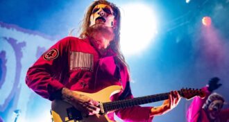 Slipknot muitos dizem que não somos uma banda de metal, e eu não discordaria. Definitivamente não somos tão pesados, afirma Jim Root