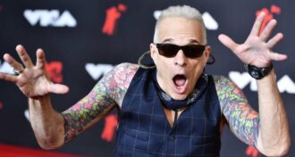 Van Halen Sammy Hagar foi abduzido por alienígenas e submetido a uma sondagem sexual, disse David Lee Roth