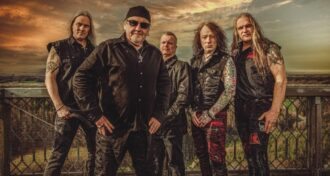 Black & Damned mais um single poderoso disponível! Confira a nova música Red Heavens