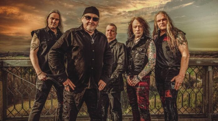 Black & Damned mais um single poderoso disponível! Confira a nova música Red Heavens