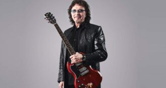 Black Sabbath Acho que ele intimidava todo mundo. Eles mandavam alguém para bater nas pessoas. Vimos isso algumas vezes, diz Tony Iommi sobre Don Arden