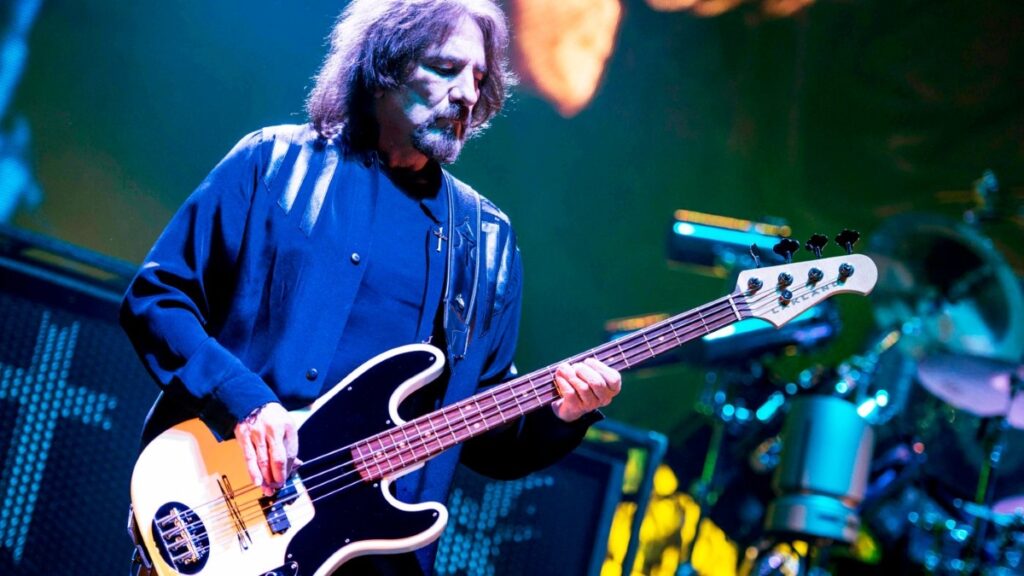 Black Sabbath Fiquei simplesmente espantado. Nós garantimos que nunca mais teríamos o Kiss nos apoiando, relembra Geezer Butler