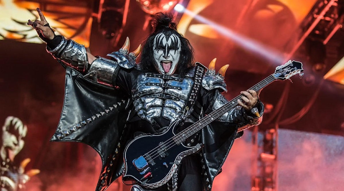 Gene Simmons Se você é um filho da put miserável, ainda é muito melhor ser um filho da put miserável rico… Eu certamente era rico. Continuo sendo