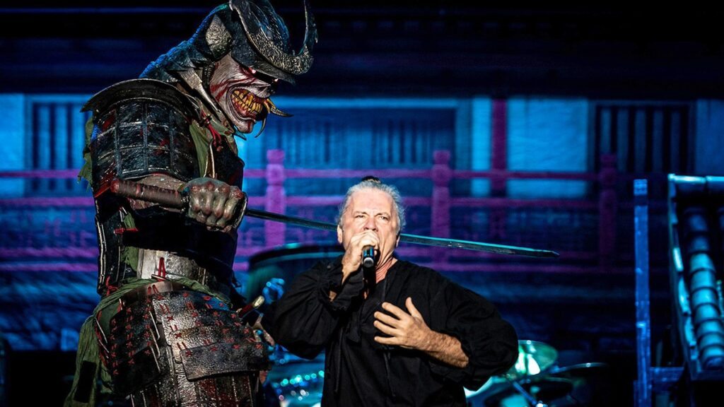 Iron Maiden Nós temos o Eddie. E o Eddie é mais radical e legal do que qualquer um deles, diz Bruce Dickinson sobre rock stars