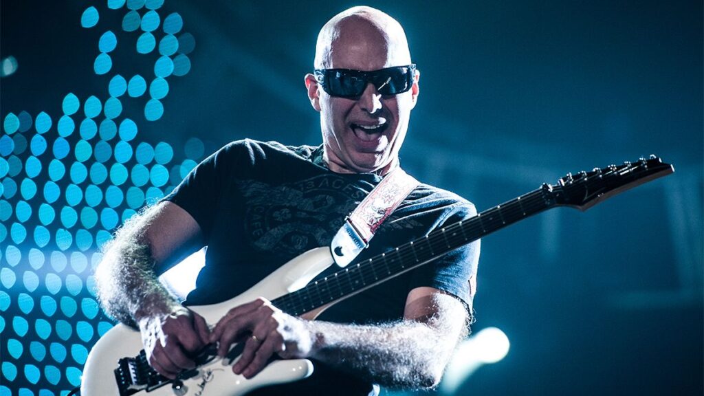 Joe Satriani A produção musical se democratizou. Todo mundo pode fazer um produto musical decente em casa com seu laptop
