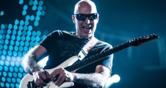 Joe Satriani A produção musical se democratizou. Todo mundo pode fazer um produto musical decente em casa com seu laptop