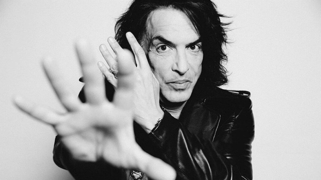 Kiss: "Os artistas que você gosta têm que compartilhar suas crenças? Você gostaria mais se não soubesse?", pergunta Paul Stanley