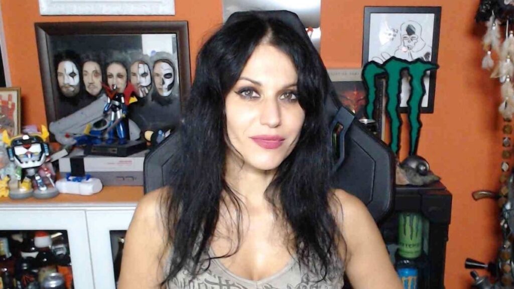 Lacuna Coil Isso também acontecia com as mulheres, de olharem para um cantor porque ele era gostoso ou considerado sexy, diz Cristina Sccabia