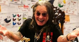 Ozzy Osbourne Eu conversei com ele há alguns dias. Ele está indo para academia. Está se preparando para o último show. Ele é o Homem de Ferro da vida real, diz Andrew Watt