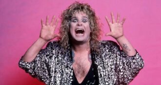 Ozzy Osbourne Eu olhava no espelho e me sentia tão patético. Tão envergonhado de mim mesmo. Eu não conseguia aproveitar meu sucesso