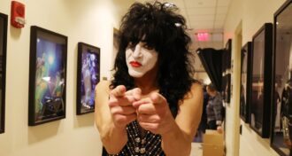 Paul Stanley Os inimigos não são nossos compatriotas americanos. É qualquer um e todos que buscam nos dividir