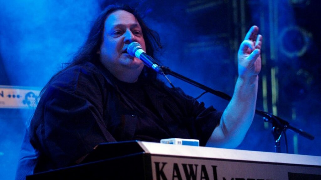 Savatage: "Ele é a pessoa mais forte com quem já trabalhei. Eu conheço o Rei da Montanha, e nós o levaremos conosco quando ele puder. Eu sei que ele quer estar lá", diz Chris Caffery