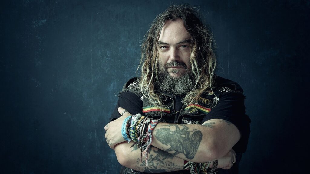 Sepultura Se você quiser ouvir o original também, está tudo bem para mim. Não vou perder o sono por causa disso, diz Max Cavalera sobre regravações