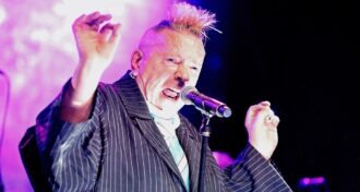 Sex Pistols eles vão acabar com tudo o que era bom nos Pistols eliminando o ponto e o propósito de tudo isso, diz John Lydon sobre reunião da banda
