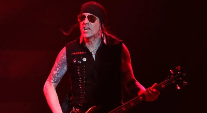 Skid Row: Rachel Bolan elege a canção que é a 
