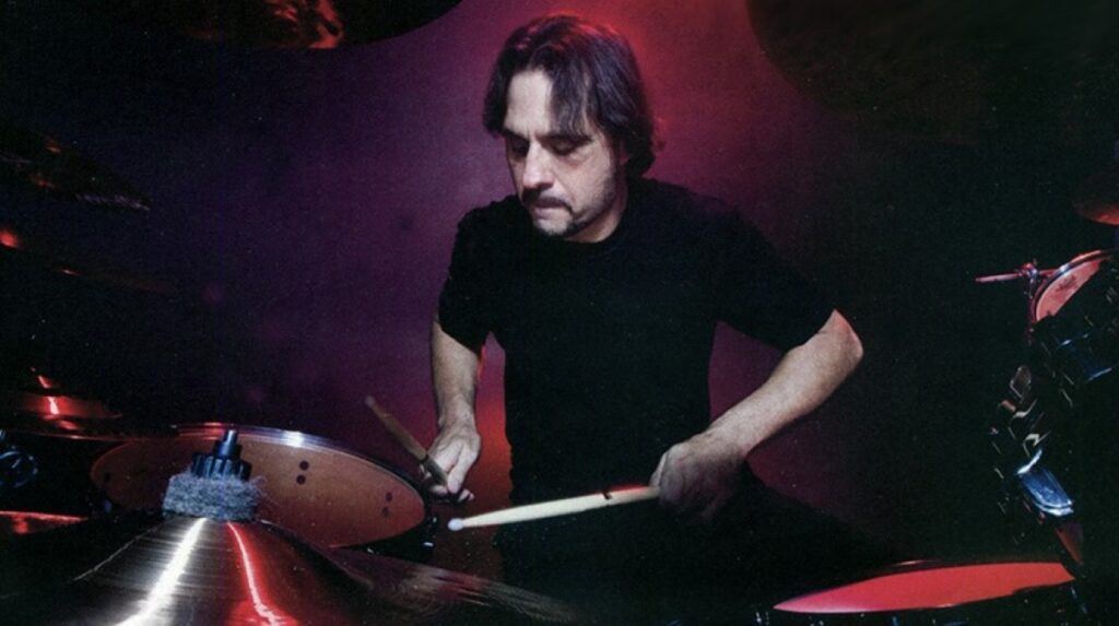 Slayer Estou feliz por ter feito parte de uma banda tão lendária, feliz por ter contribuído para esse gênero, diz Dave Lombardo
