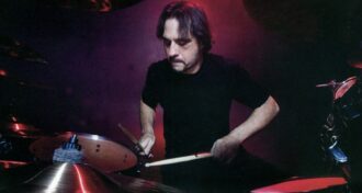 Slayer Estou feliz por ter feito parte de uma banda tão lendária, feliz por ter contribuído para esse gênero, diz Dave Lombardo