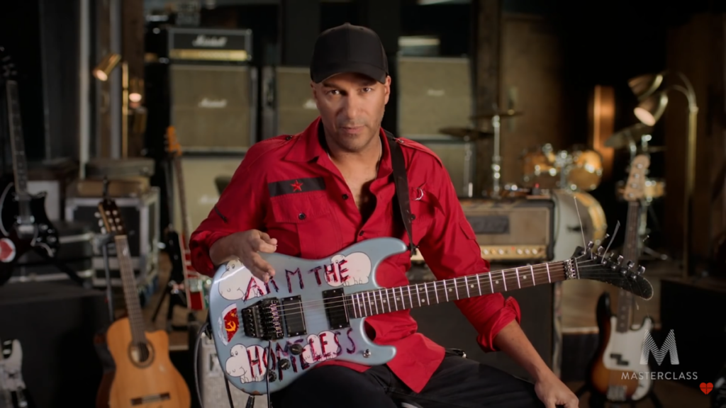 Tom Morello é provocado por fãs e responde Pergunte a alguém antes de passar vergonha novamente”