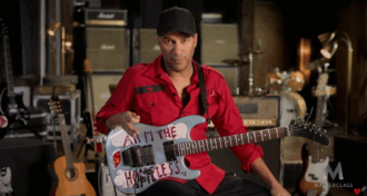 Tom Morello é provocado por fãs e responde Pergunte a alguém antes de passar vergonha novamente”