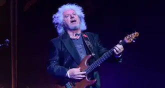 Toto Quando você tem um show que é tão high tech, há um bom custo para isso. Mas eu sou um velho purista, diz Steve Lukather sobre o uso de faixas pré-gravadas
