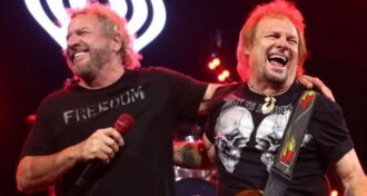 Van Halen Sammy Hagar cutuca Michael Anthony por se divertir enquanto ele está em casa assistindo Fire Aid preocupado com a catástrofe de Los Angeles