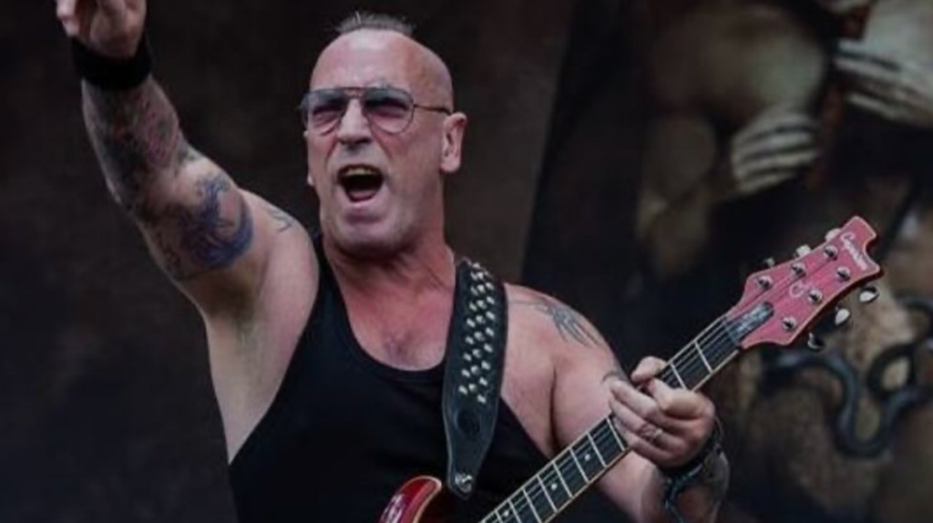 Venom Inc. Como eu te esfaqueei pelas costas Tendo dois ataques cardíacos e fdend os planos de turnê, Jeff mantas revela todos os detalhes de sua saída da banda