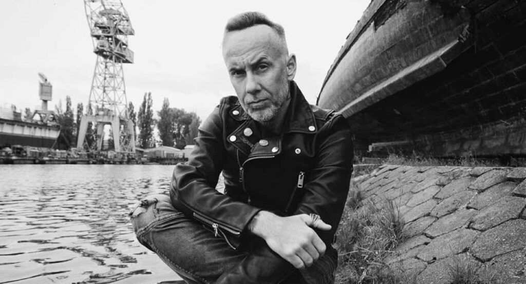 Behemoth Após expressar solidariedade ao povo ucraniano e a Zelensky, Nergal perde seguidores e declara, ÓTIMO! Continue andando. Nenhuma simpatia por tolos, diz Nergal