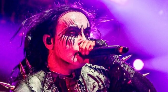 Cradle Of Filth Não é só ser um rosto bonito. No Cradle Of Filth, você tem que escrever, contribuir para o álbum, diz Dani Filth
